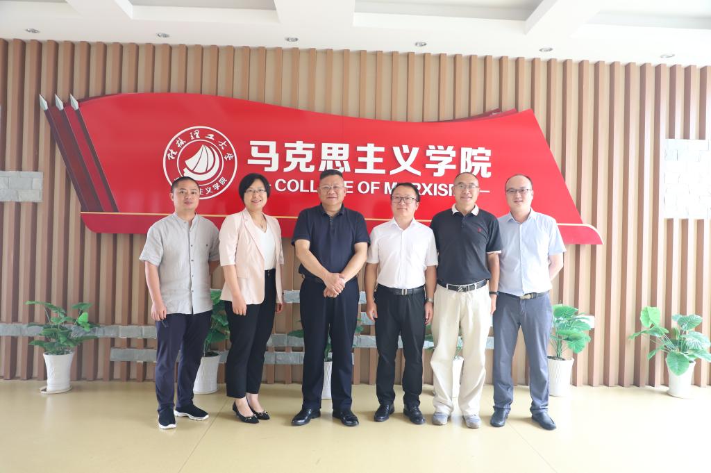 学校党委书记邓军到世界杯官网调研